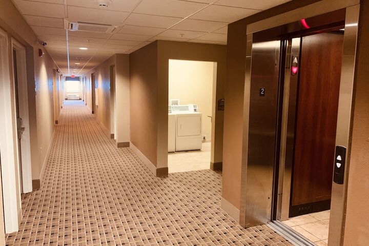 Ballroom/Hall 31 of 35