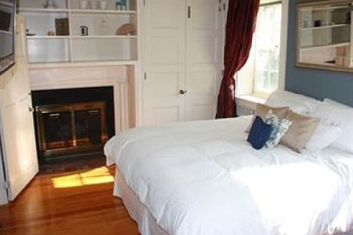 Room 6 of 17