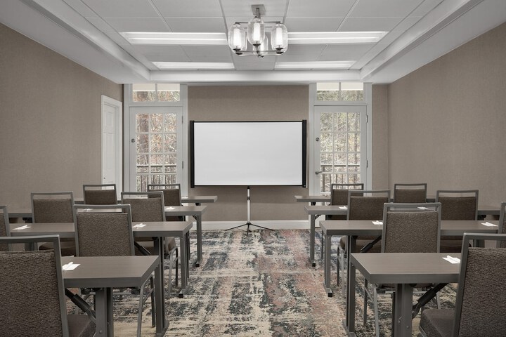 Homewood Suites by Hilton Raleigh / Cary