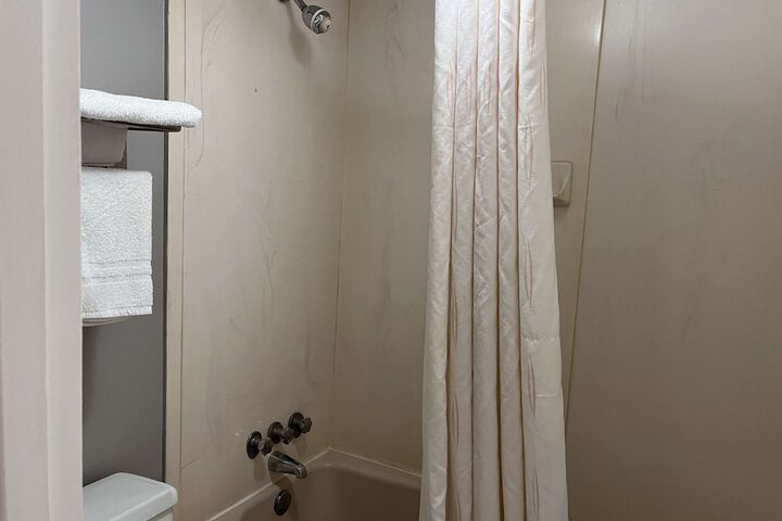 Room 5 of 14