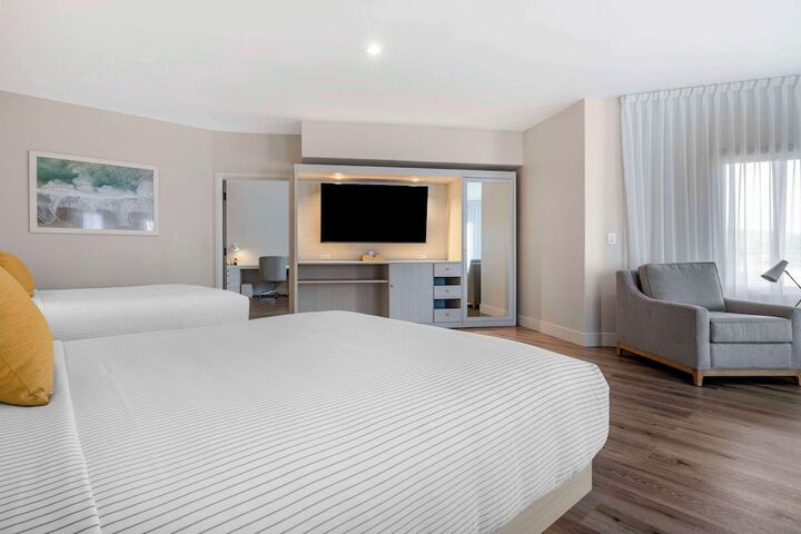 Room 32 of 74