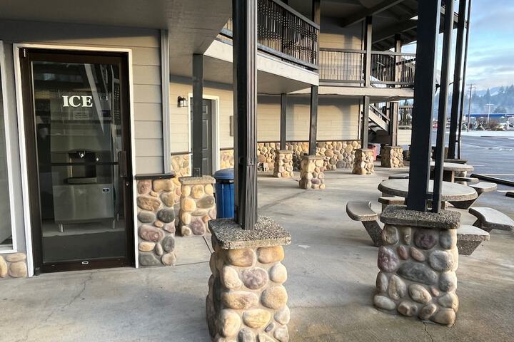 Seasons Motel