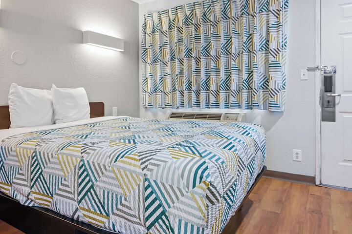 Room 18 of 38