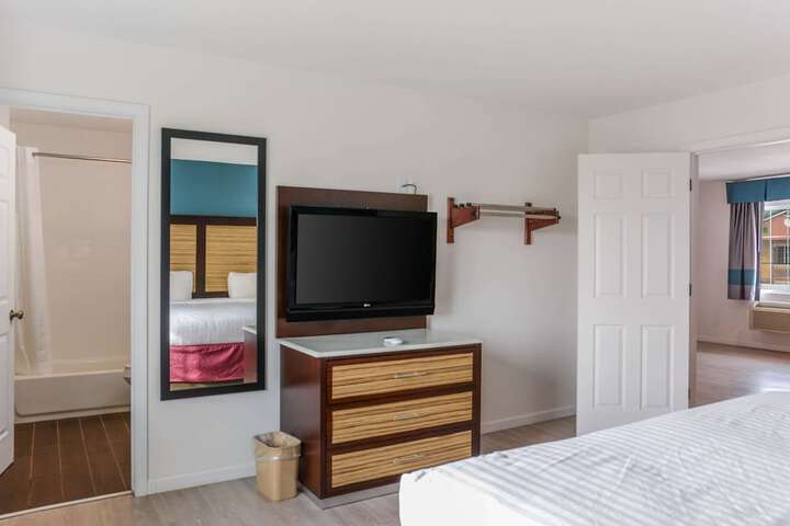 Room 6 of 32