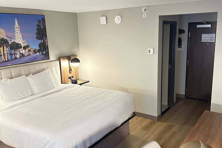 Room 28 of 99