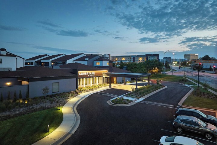Courtyard by Marriott St. Louis Westport Plaza