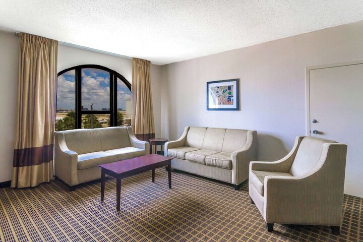 Clarion Inn & Suites Miami International Airport