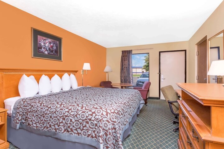 Room 17 of 24
