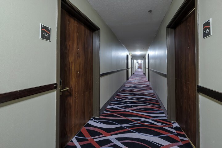 Ballroom/Hall 31 of 33