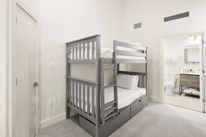 Room 227 of 261