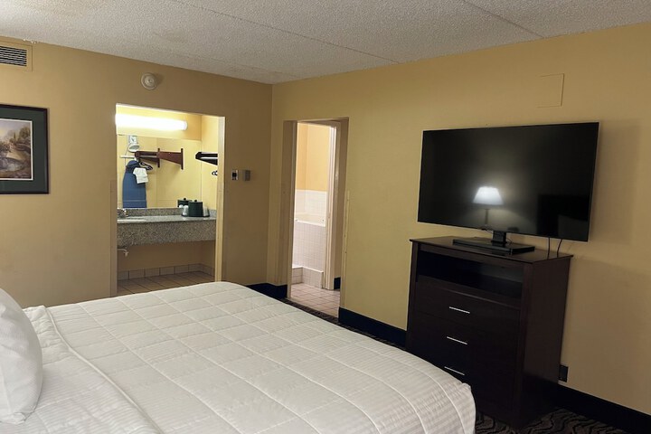 Room 6 of 14
