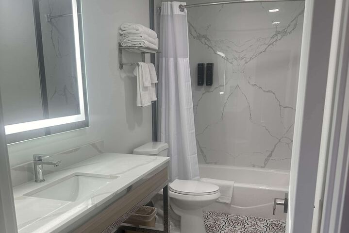 Room 30 of 103