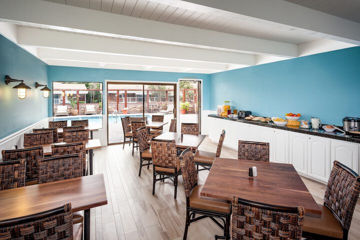 Lighthouse Lodge & Cottages