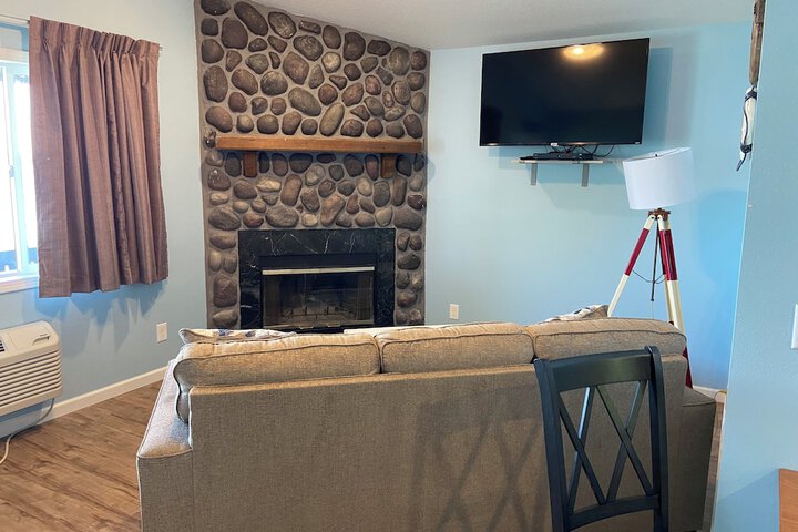 Horseshoe Bay Lodge