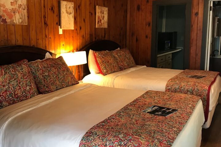 The Riverside Lodge at Chimney Rock