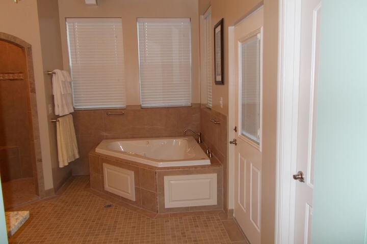 Hot Tub 38 of 45