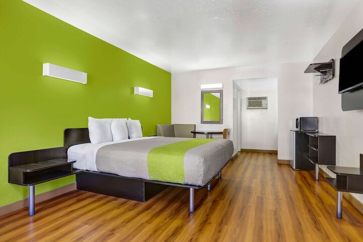 Room 19 of 39