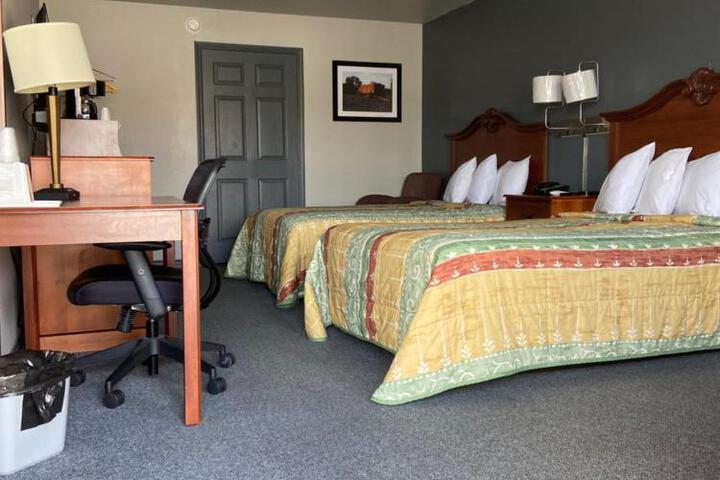 Redbud Inn