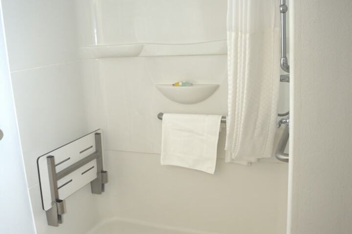 Room 15 of 33