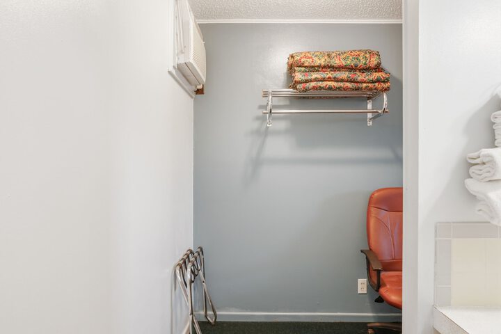 Room 33 of 49