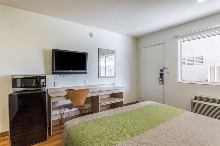 Room 20 of 29