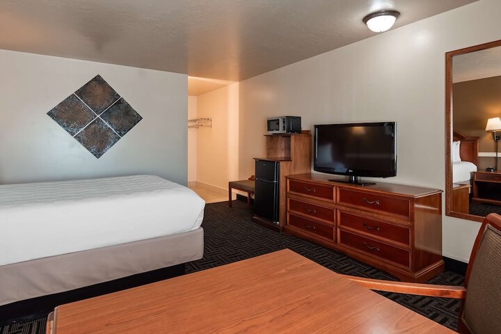 Room 10 of 25