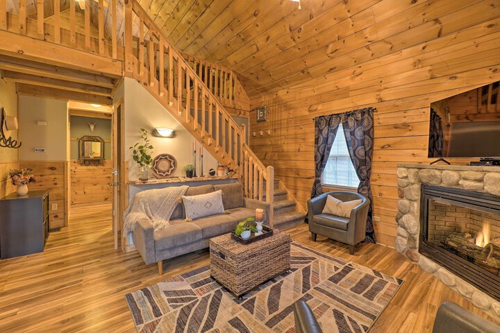 Charming Log Cabin at Double JJ Ranch Resort!