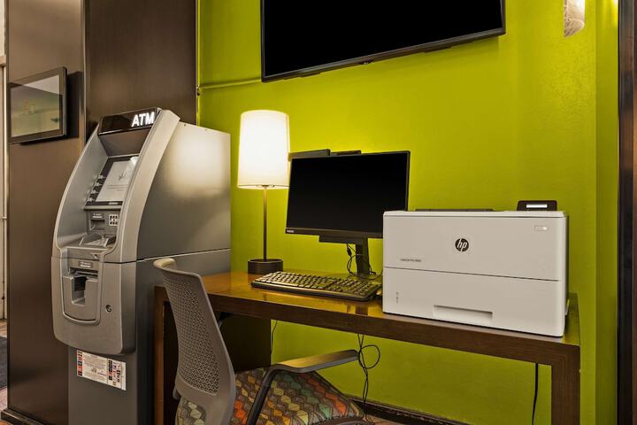 Best Western The Plaza Hotel Honolulu Airport - Free Breakfast