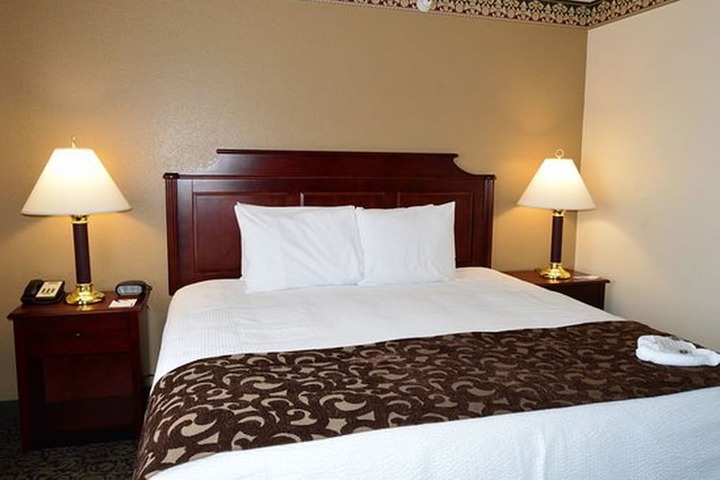 Room 16 of 38