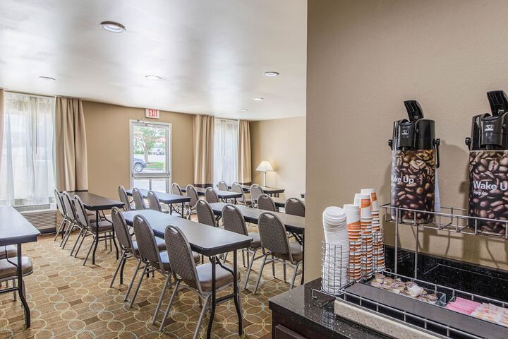 Comfort Inn & Suites Greenwood near University