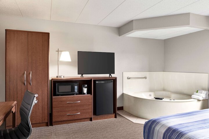 Room 33 of 50