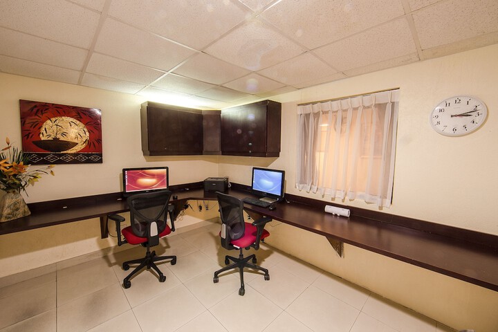 Business Center 73 of 76