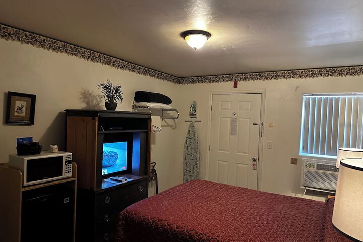Rustic Inn Motel