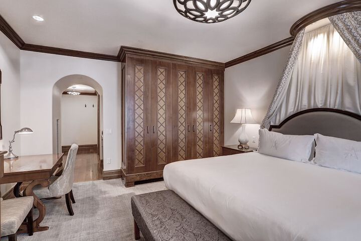 Room 180 of 450