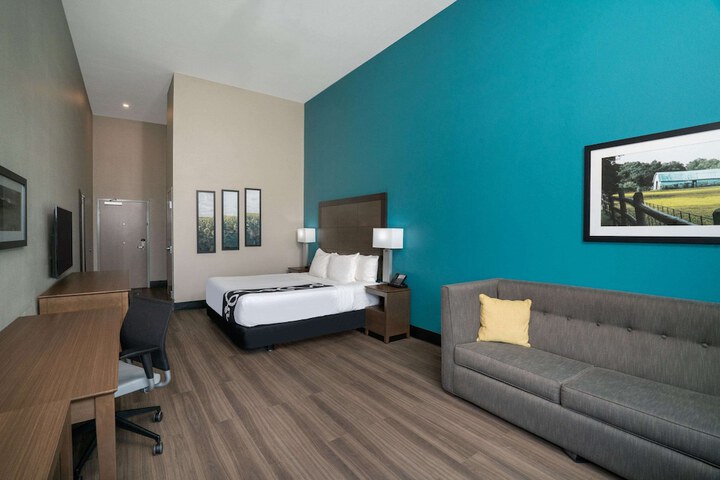 Room 13 of 35