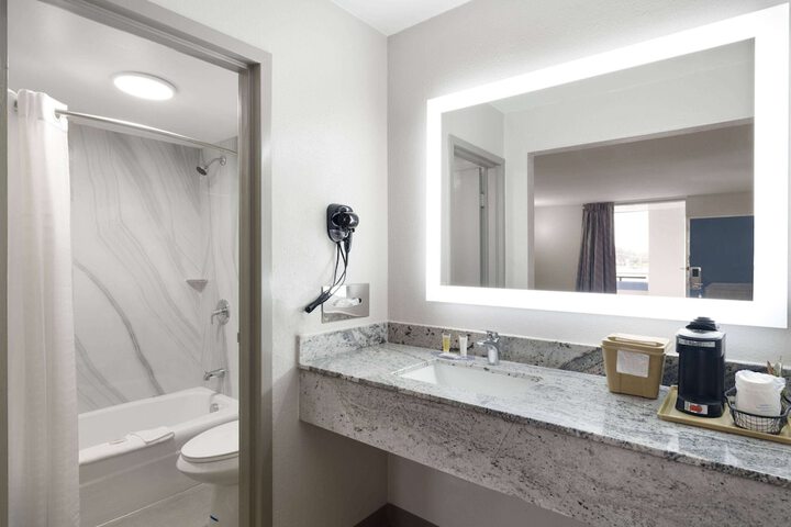 Room 15 of 29