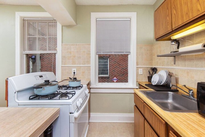 Heart of Midtown Hideaway Prime Location