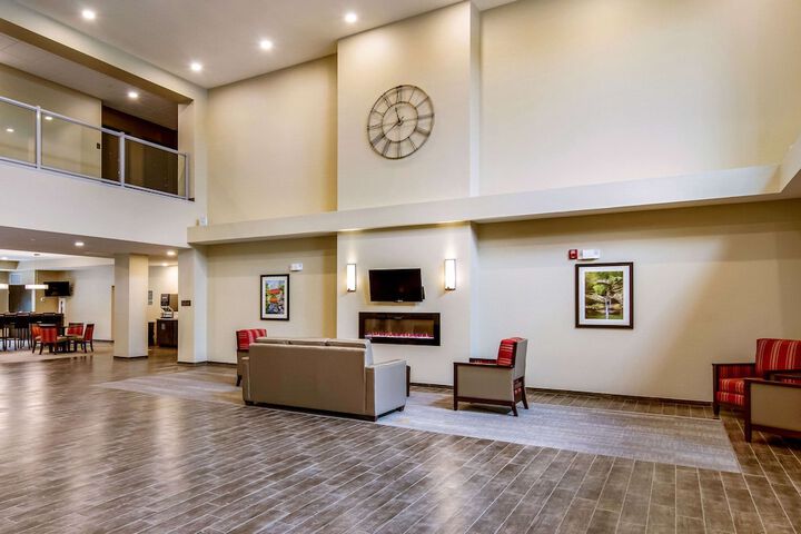 Comfort Suites Wooster near University Campus
