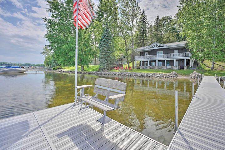 Coldwater Family Retreat w / Boat Dock & Grill!