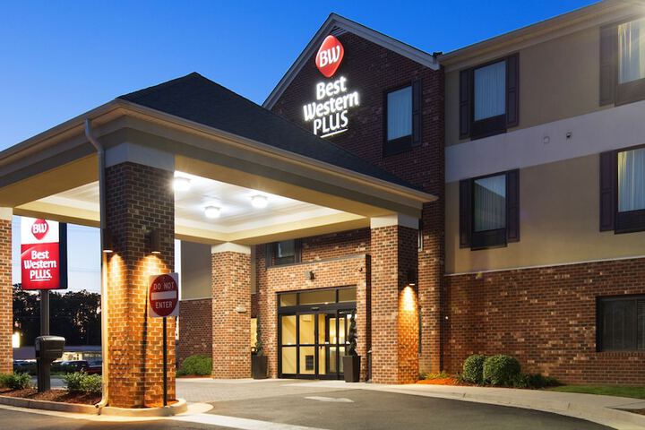 Hotel 2 of 33