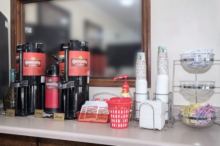 Breakfast/Coffee Service 36 of 37