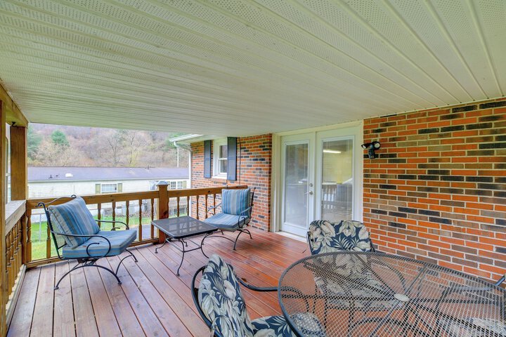 Bluefield Home w / Covered Deck - Near Parks!