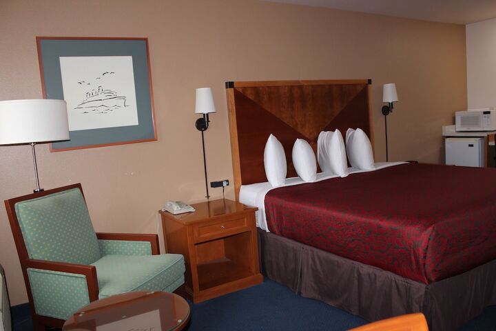 Room 41 of 85