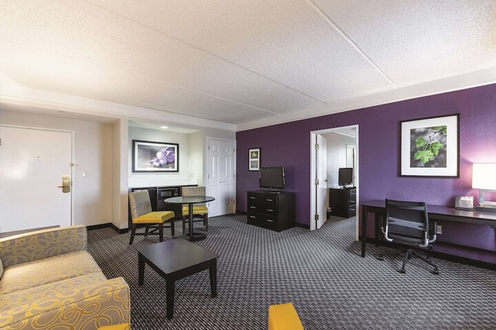 Room 35 of 47
