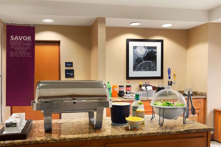 Hampton Inn & Suites Manchester-Bedford