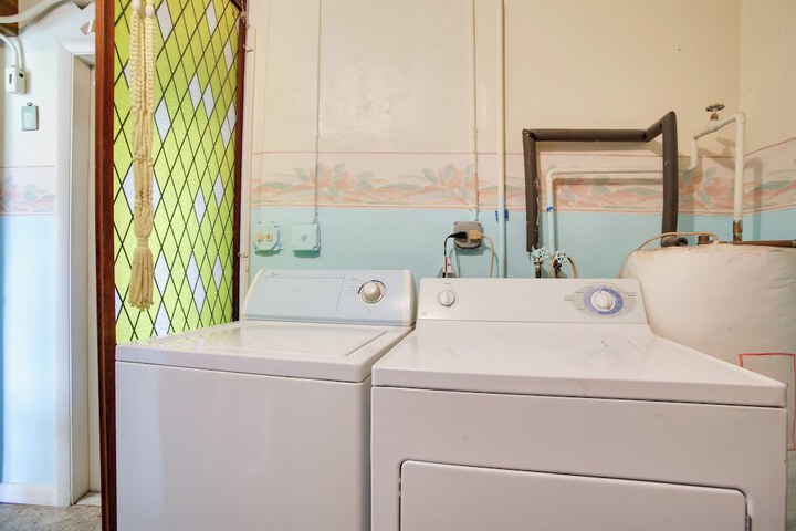 Pets Welcome: Cozy Home w / Pool in Margate!