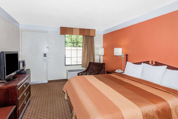 Room 10 of 17