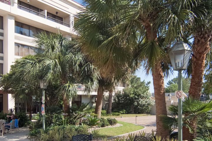 Crowne Plaza Executive Center Baton Rouge by IHG