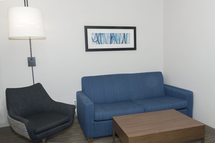 Room 16 of 82
