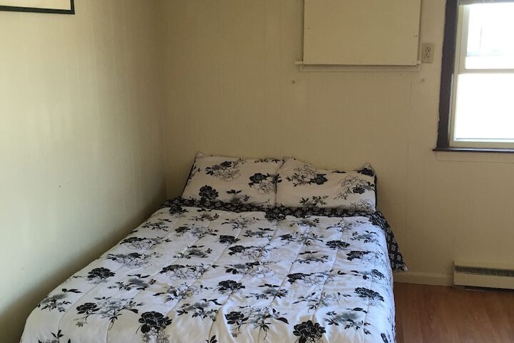 Room 6 of 12
